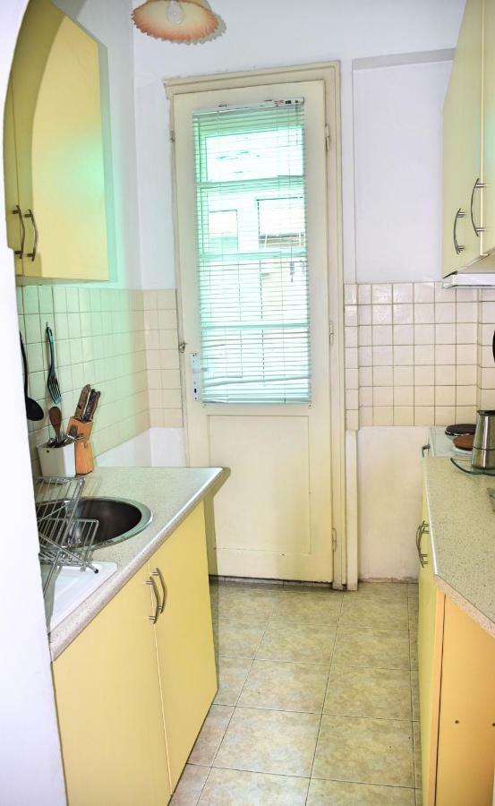 Central Apartment Sofia Bagian luar foto